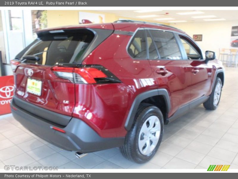 Ruby Flare Pearl / Black 2019 Toyota RAV4 LE