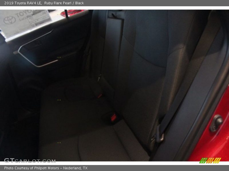 Ruby Flare Pearl / Black 2019 Toyota RAV4 LE