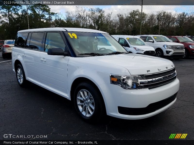 Front 3/4 View of 2019 Flex SE