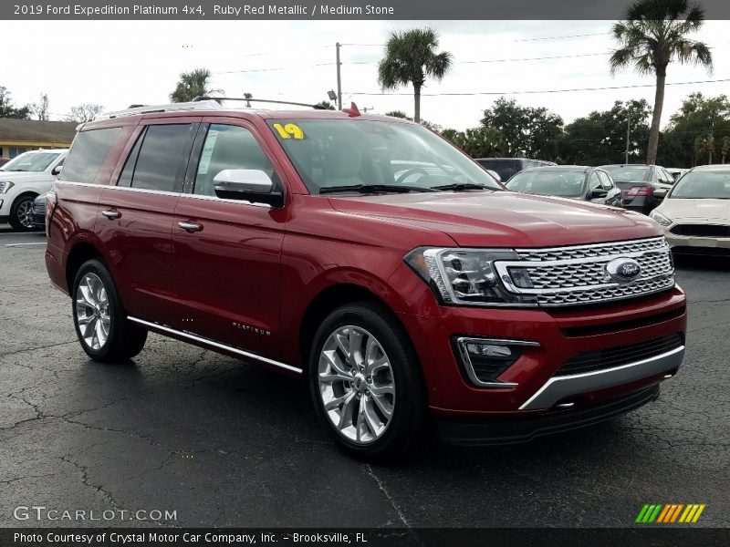 Front 3/4 View of 2019 Expedition Platinum 4x4
