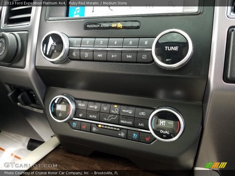 Controls of 2019 Expedition Platinum 4x4