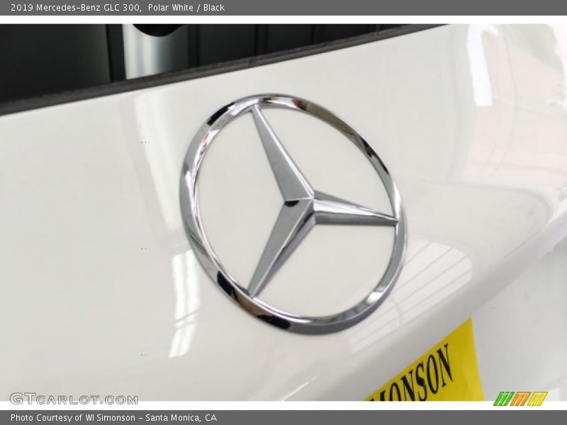 Polar White / Black 2019 Mercedes-Benz GLC 300
