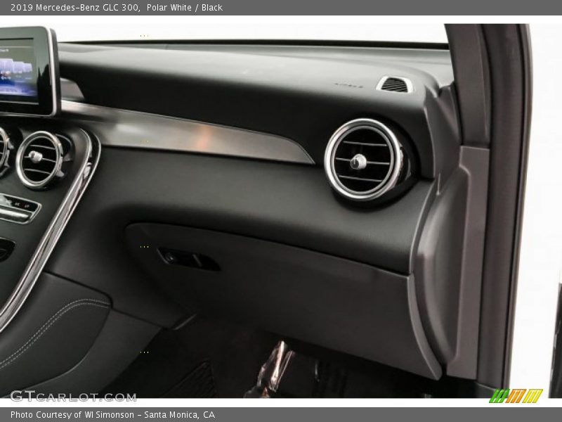 Polar White / Black 2019 Mercedes-Benz GLC 300