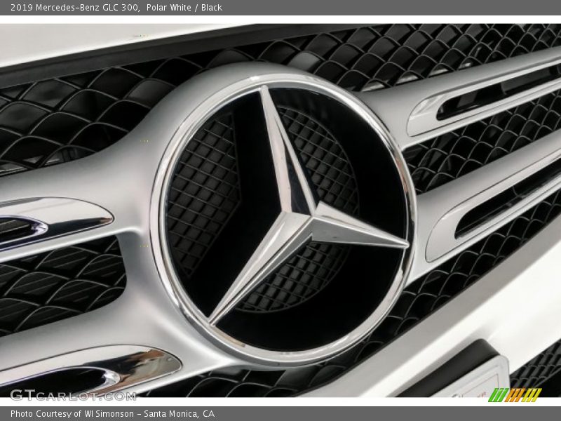 Polar White / Black 2019 Mercedes-Benz GLC 300