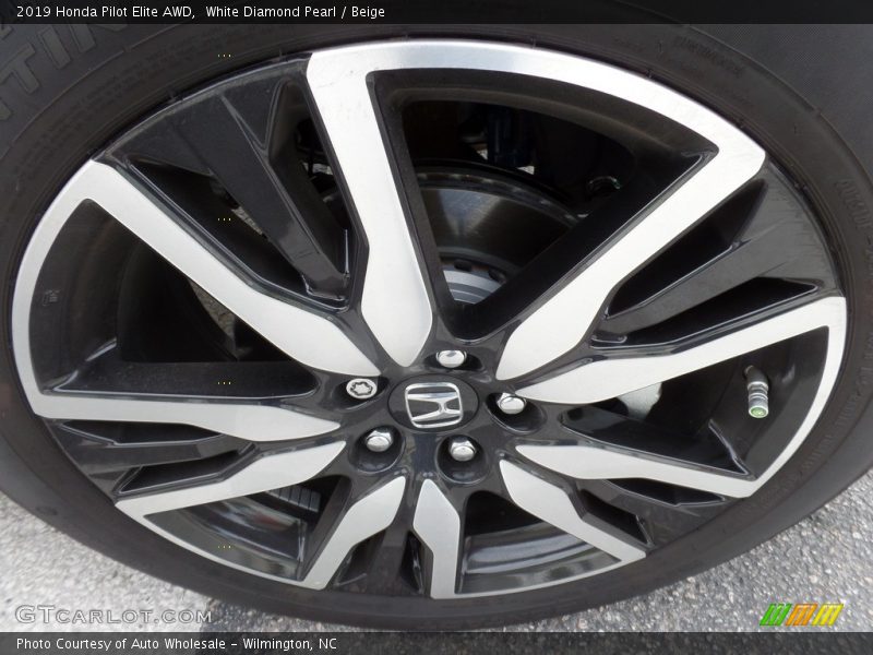 White Diamond Pearl / Beige 2019 Honda Pilot Elite AWD