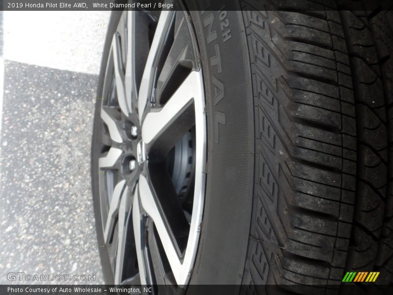 White Diamond Pearl / Beige 2019 Honda Pilot Elite AWD