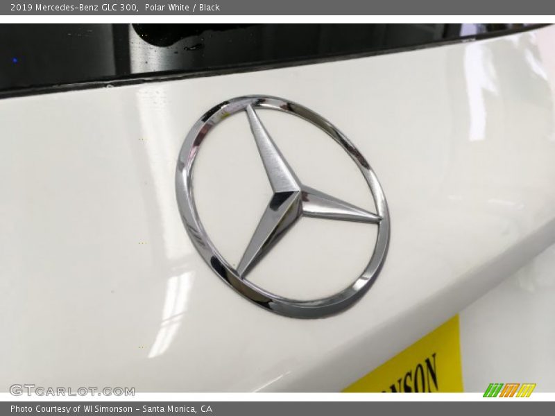 Polar White / Black 2019 Mercedes-Benz GLC 300