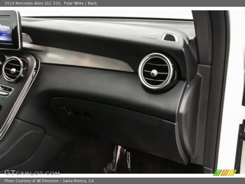 Polar White / Black 2019 Mercedes-Benz GLC 300