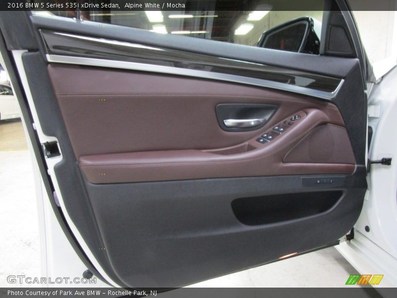 Alpine White / Mocha 2016 BMW 5 Series 535i xDrive Sedan
