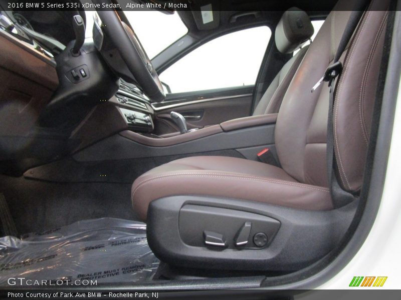 Alpine White / Mocha 2016 BMW 5 Series 535i xDrive Sedan