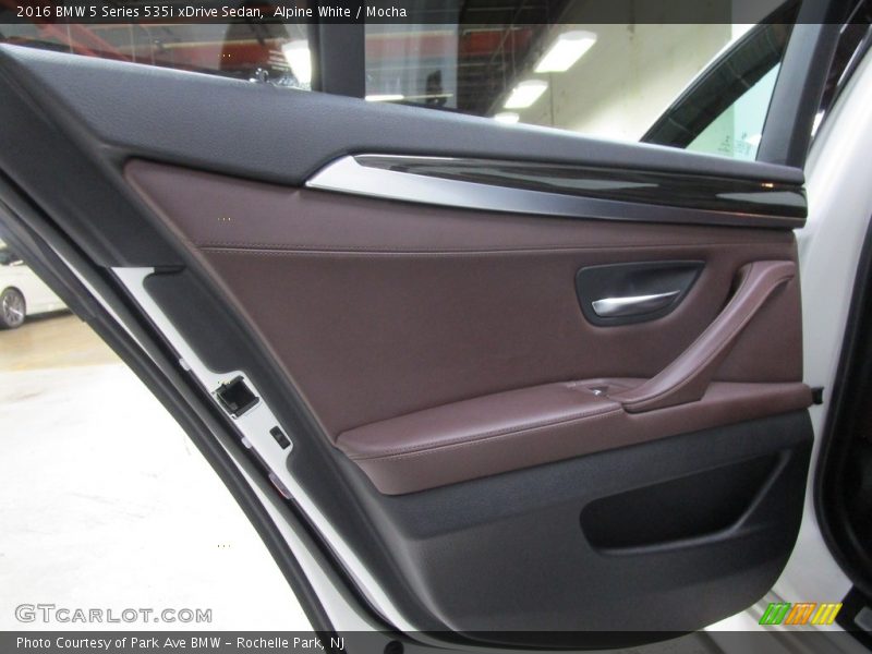 Alpine White / Mocha 2016 BMW 5 Series 535i xDrive Sedan
