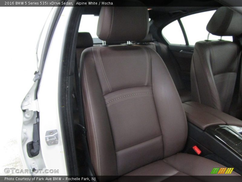 Alpine White / Mocha 2016 BMW 5 Series 535i xDrive Sedan