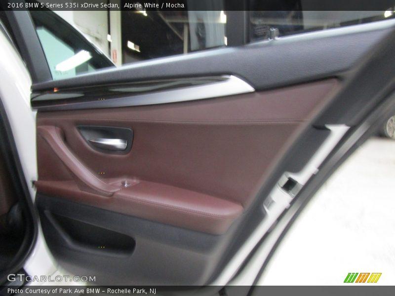 Alpine White / Mocha 2016 BMW 5 Series 535i xDrive Sedan