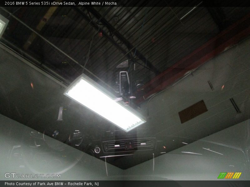 Alpine White / Mocha 2016 BMW 5 Series 535i xDrive Sedan