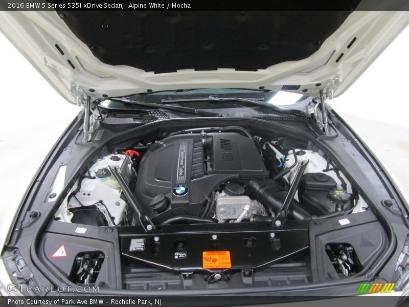 Alpine White / Mocha 2016 BMW 5 Series 535i xDrive Sedan