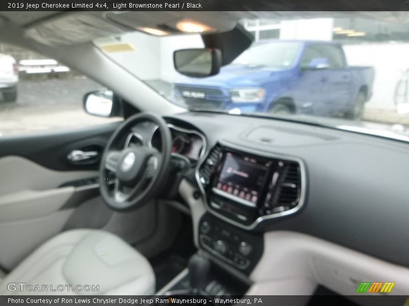 Light Brownstone Pearl / Black 2019 Jeep Cherokee Limited 4x4