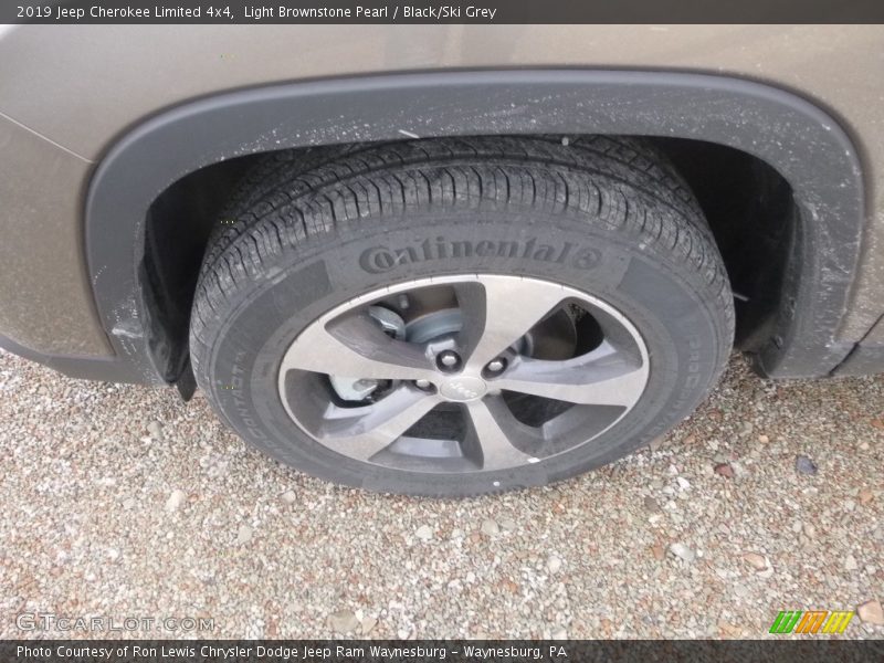 Light Brownstone Pearl / Black/Ski Grey 2019 Jeep Cherokee Limited 4x4