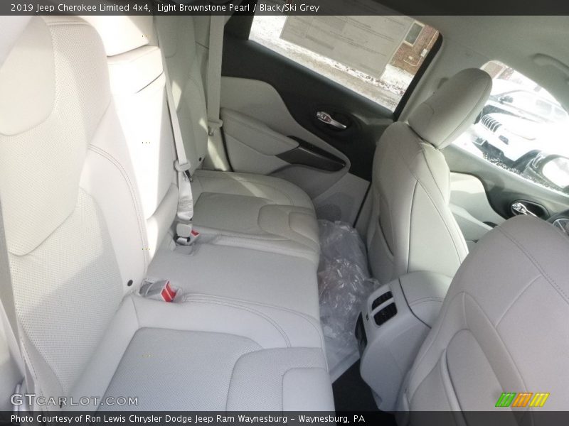 Light Brownstone Pearl / Black/Ski Grey 2019 Jeep Cherokee Limited 4x4