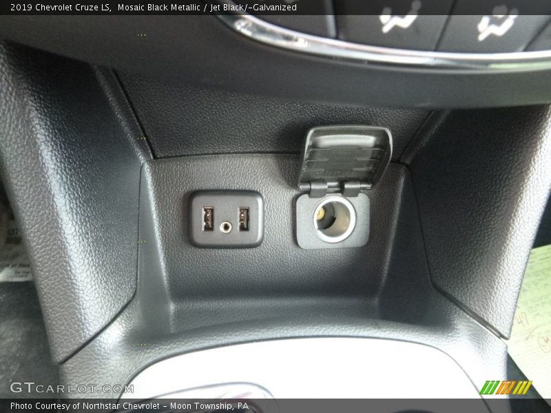 Mosaic Black Metallic / Jet Black/­Galvanized 2019 Chevrolet Cruze LS