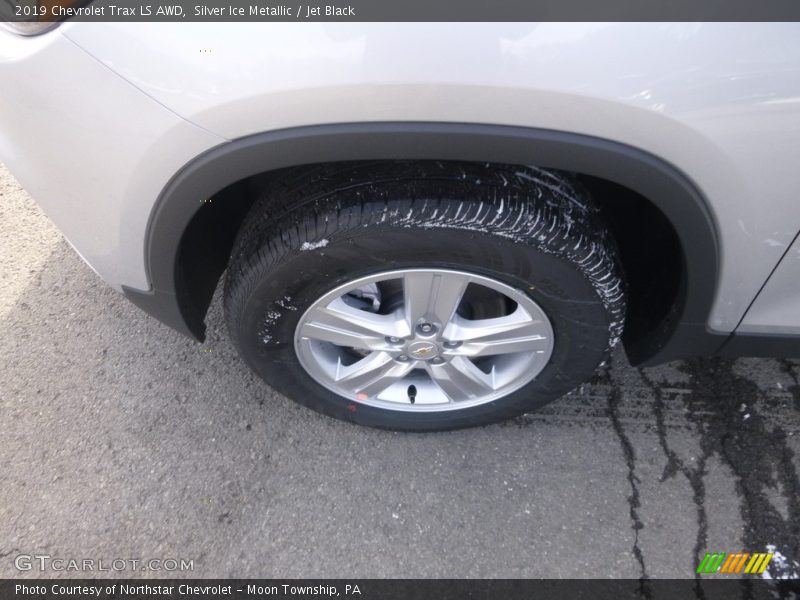 Silver Ice Metallic / Jet Black 2019 Chevrolet Trax LS AWD