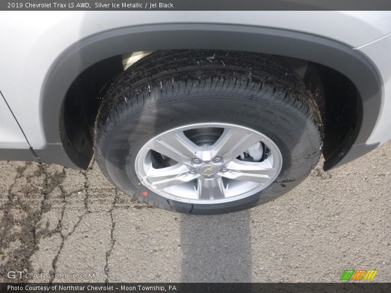 Silver Ice Metallic / Jet Black 2019 Chevrolet Trax LS AWD