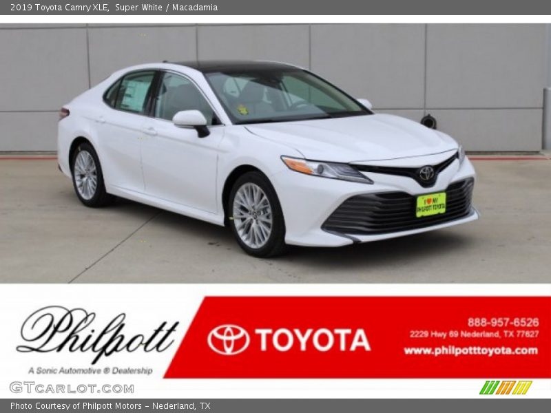 Super White / Macadamia 2019 Toyota Camry XLE