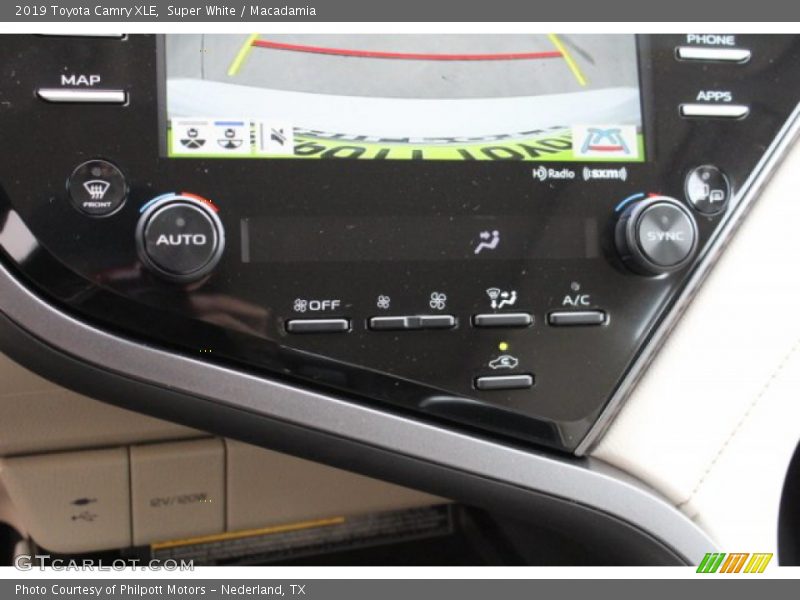 Super White / Macadamia 2019 Toyota Camry XLE
