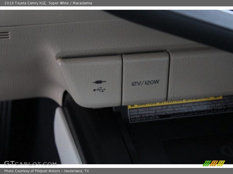 Super White / Macadamia 2019 Toyota Camry XLE