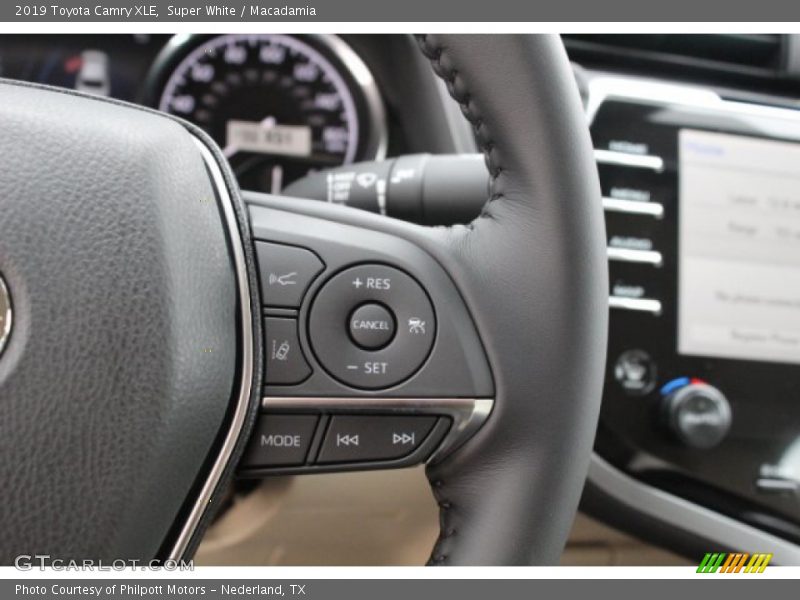 Super White / Macadamia 2019 Toyota Camry XLE
