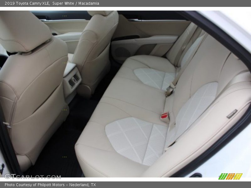 Super White / Macadamia 2019 Toyota Camry XLE