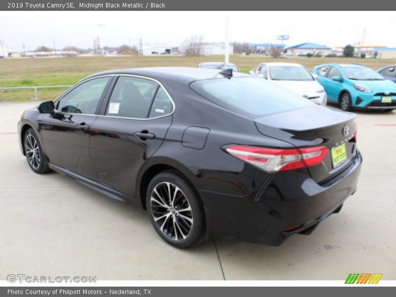 Midnight Black Metallic / Black 2019 Toyota Camry SE