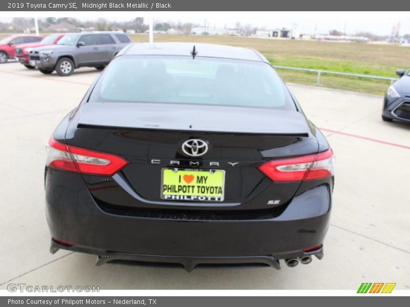 Midnight Black Metallic / Black 2019 Toyota Camry SE