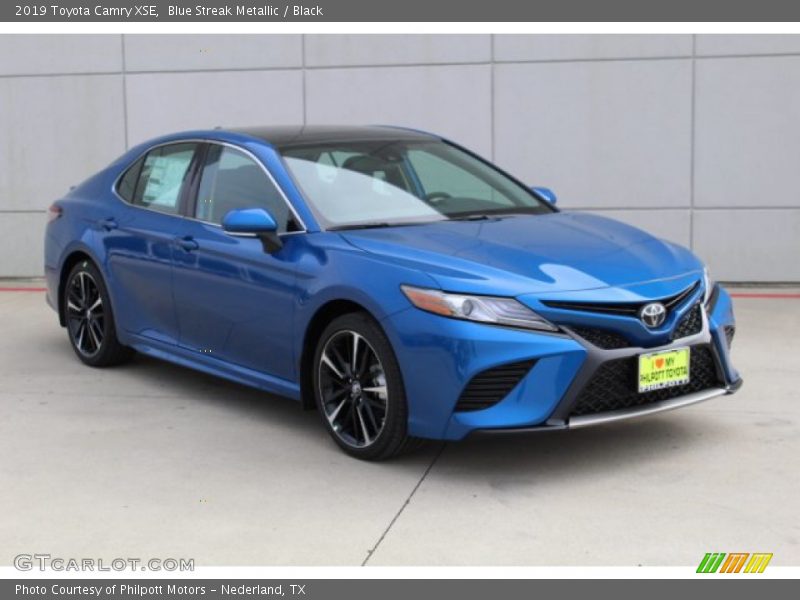 Front 3/4 View of 2019 Camry XSE