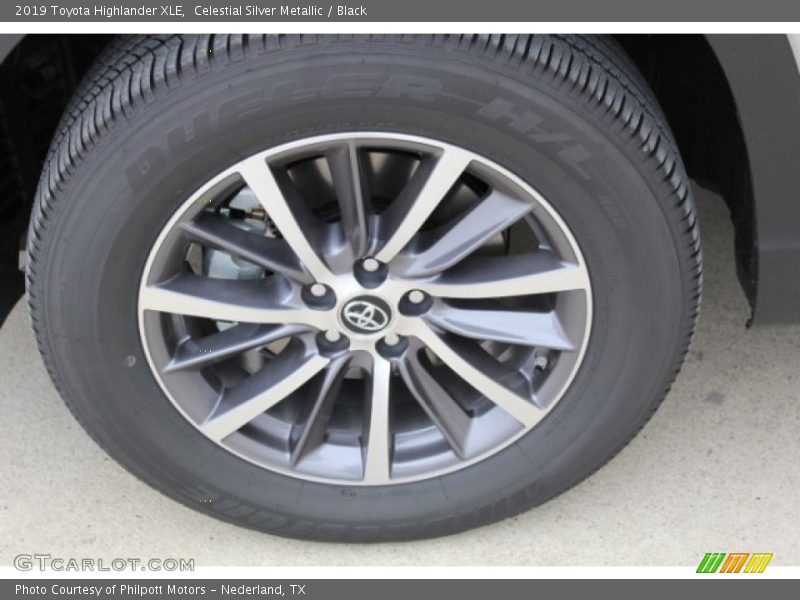 Celestial Silver Metallic / Black 2019 Toyota Highlander XLE