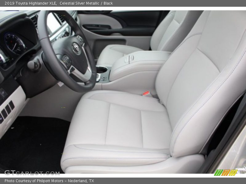 Celestial Silver Metallic / Black 2019 Toyota Highlander XLE