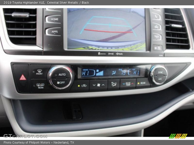 Celestial Silver Metallic / Black 2019 Toyota Highlander XLE