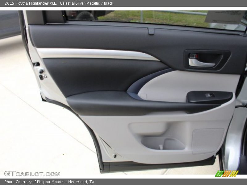 Celestial Silver Metallic / Black 2019 Toyota Highlander XLE