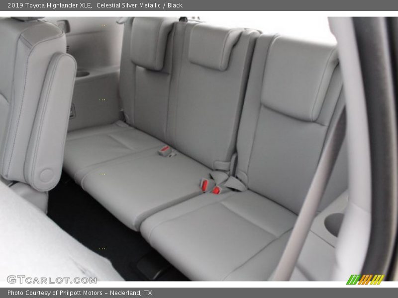 Celestial Silver Metallic / Black 2019 Toyota Highlander XLE