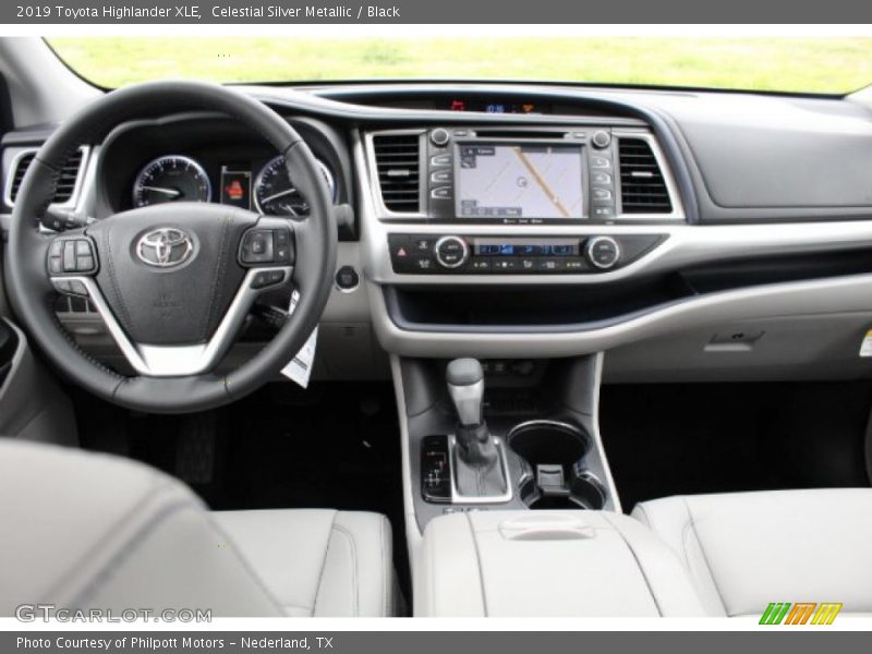 Celestial Silver Metallic / Black 2019 Toyota Highlander XLE