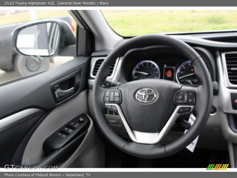 Celestial Silver Metallic / Black 2019 Toyota Highlander XLE