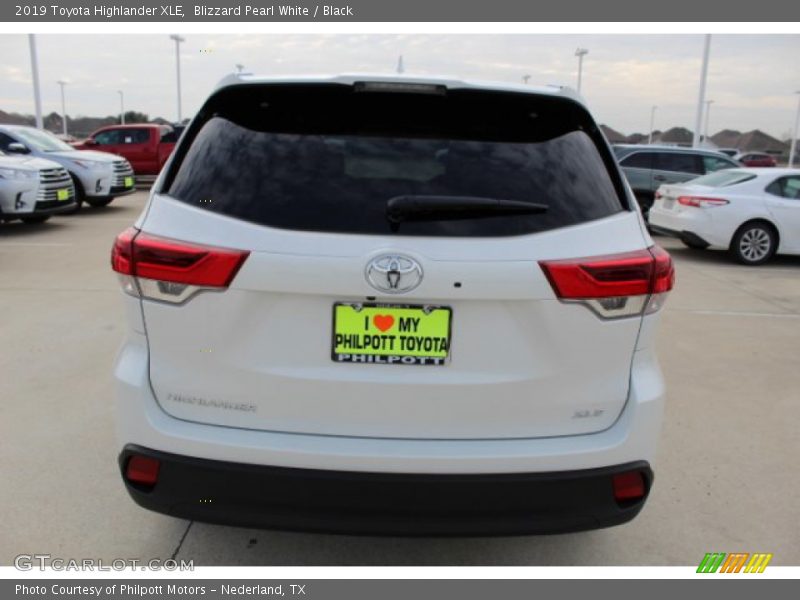 Blizzard Pearl White / Black 2019 Toyota Highlander XLE