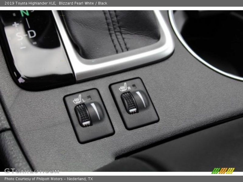 Blizzard Pearl White / Black 2019 Toyota Highlander XLE