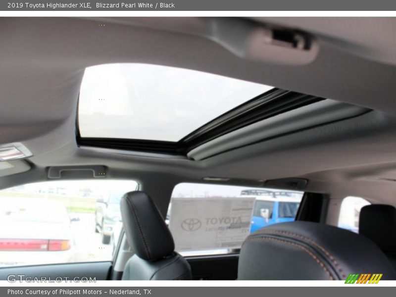 Blizzard Pearl White / Black 2019 Toyota Highlander XLE