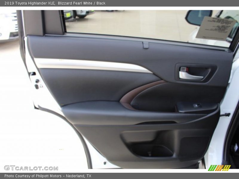 Blizzard Pearl White / Black 2019 Toyota Highlander XLE