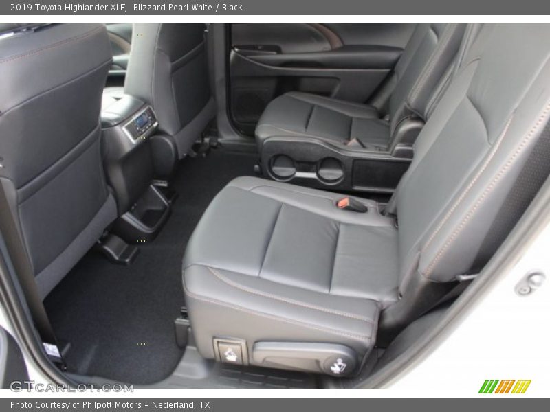 Blizzard Pearl White / Black 2019 Toyota Highlander XLE