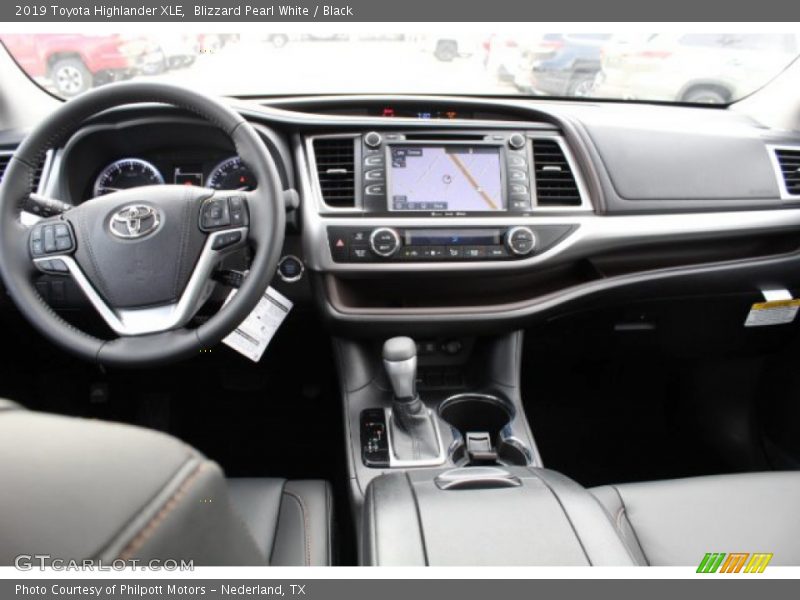 Blizzard Pearl White / Black 2019 Toyota Highlander XLE