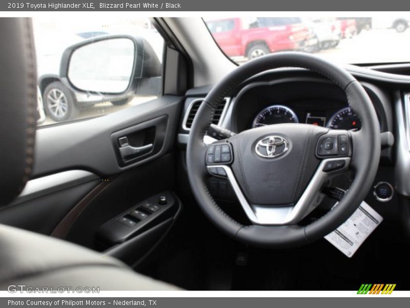 Blizzard Pearl White / Black 2019 Toyota Highlander XLE