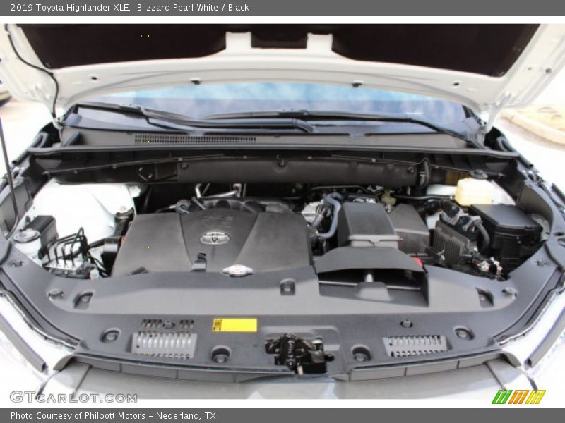 Blizzard Pearl White / Black 2019 Toyota Highlander XLE