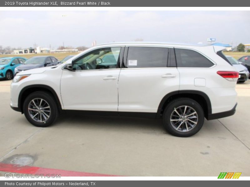 Blizzard Pearl White / Black 2019 Toyota Highlander XLE