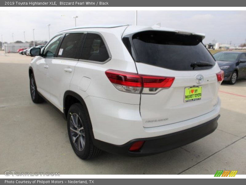 Blizzard Pearl White / Black 2019 Toyota Highlander XLE